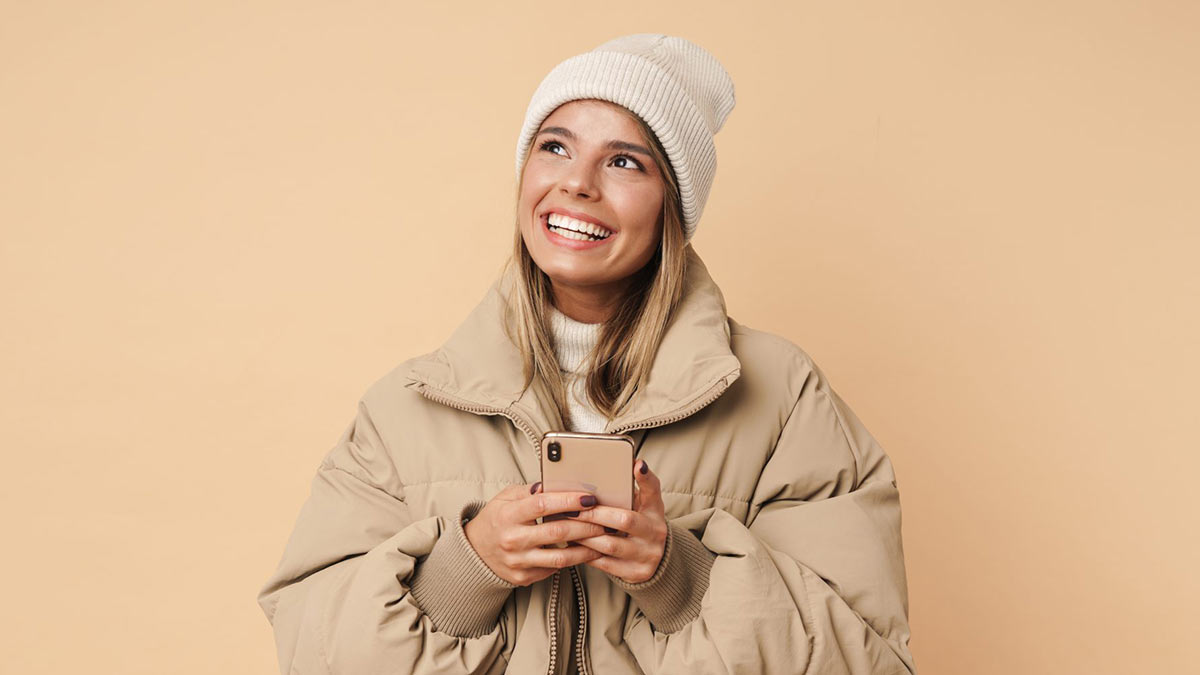 Девушка в шапке-Бини