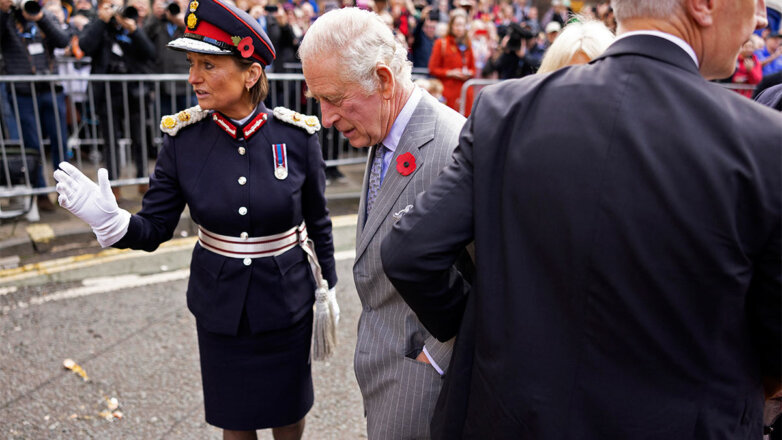 Бросавшему яйца в Карла III студенту запретили приближаться к королю