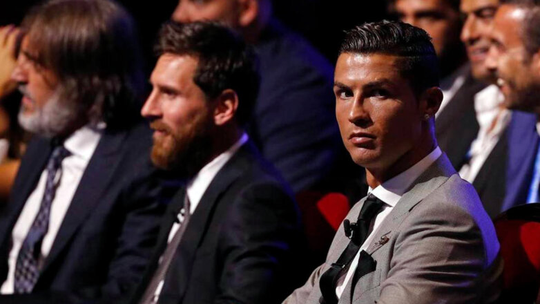 СМИ: снимок Месси и Роналду за шахматной доской "склеили" фотомонтажом