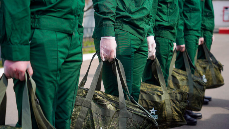 Призывников-срочников начали отправлять к местам прохождения службы