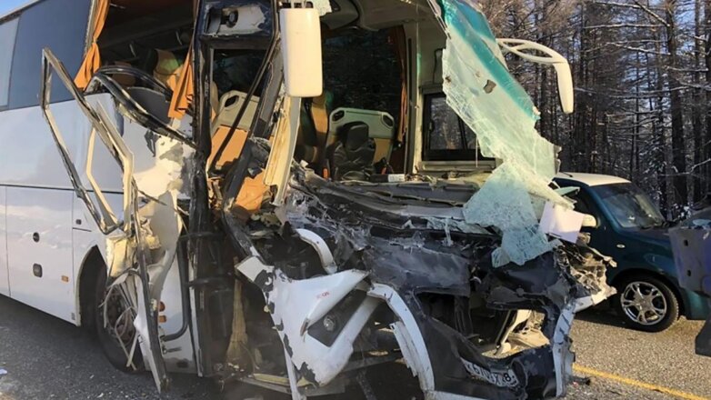 11 человек госпитализированы после ДТП с автобусом в Якутии
