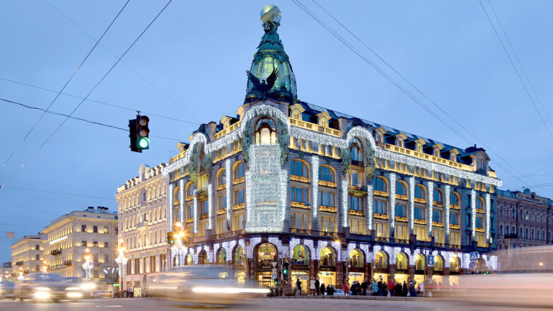 Обновленный книжный магазин открыли в петербургском Доме Зингера