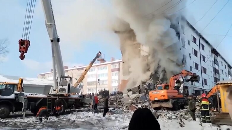 Число жертв взрыва газа в доме на Сахалине выросло до семи