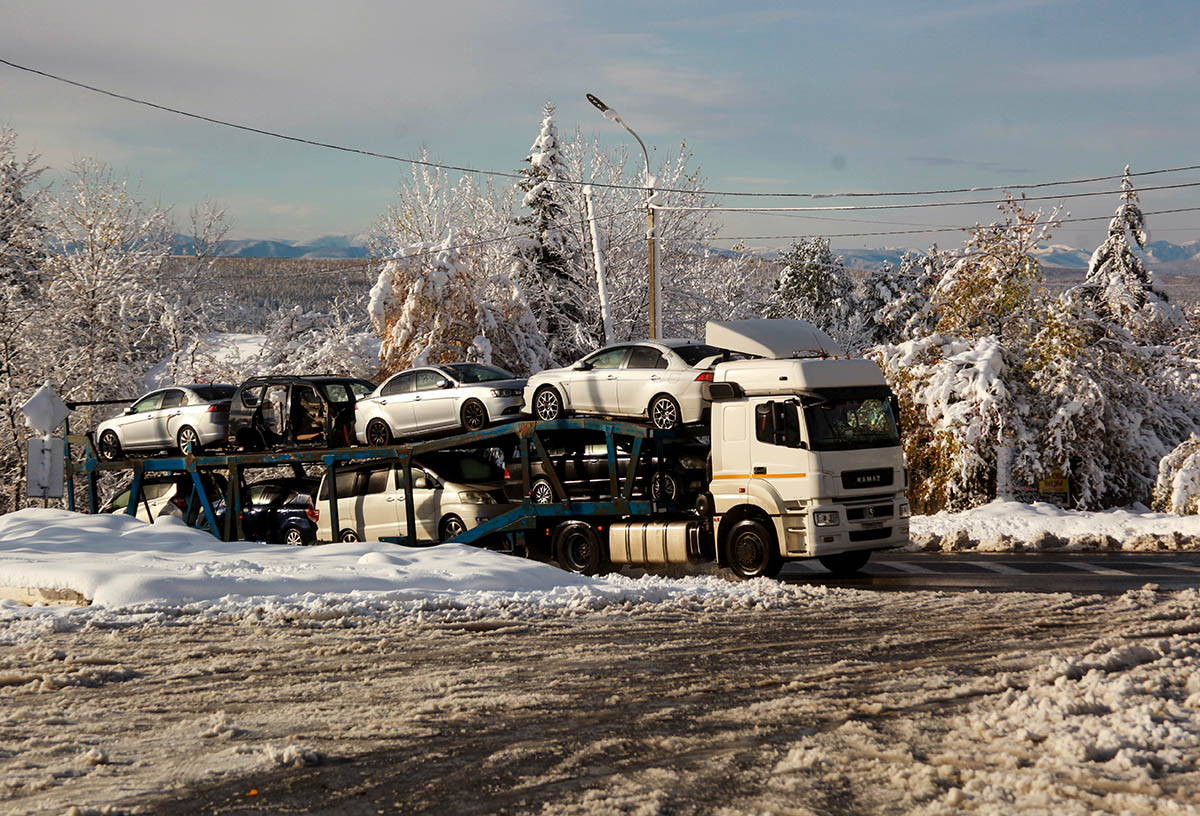 Автовоз с автомобилями