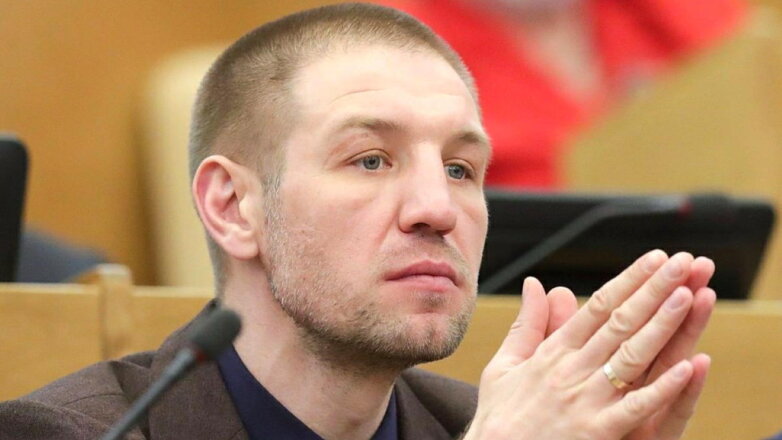 СМИ: в Пулково задержали депутата "Единой России"