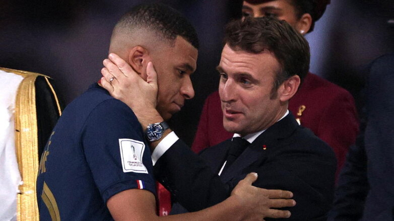 Макрон поблагодарил сборную Франции за игру на ЧМ в Катаре