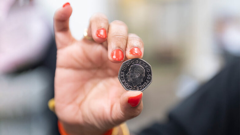 Монетный двор Великобритании представил первую коллекцию монет с изображением Карла III