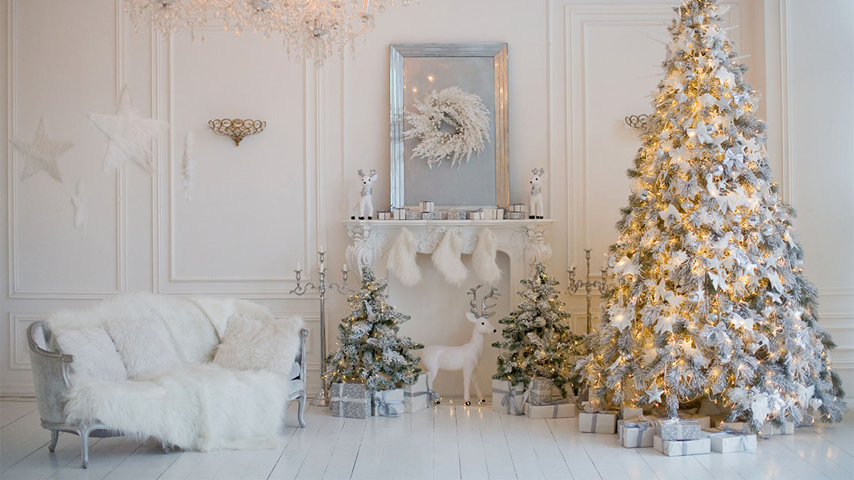 Новогодняя елка белая