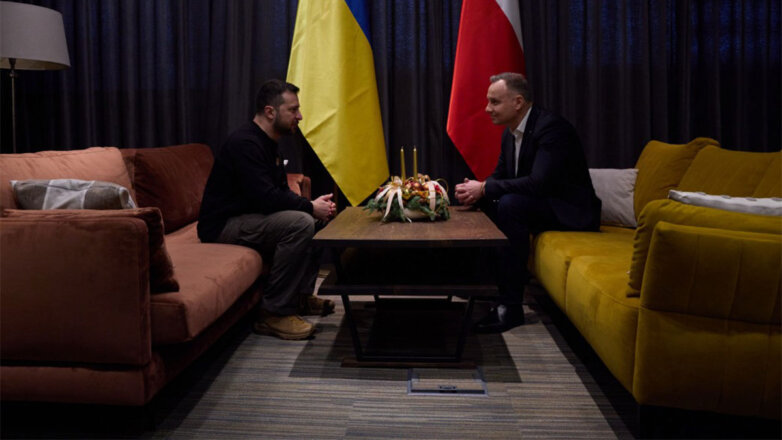 Зеленский встретился с президентом Польши, возвращаясь из США