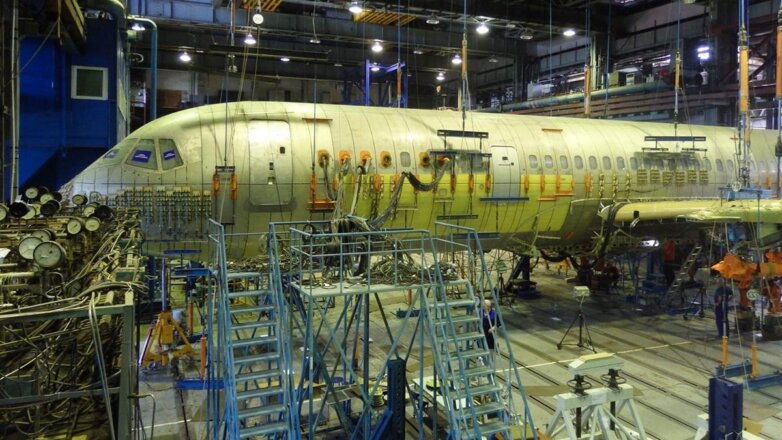 Мишустин: с 2026 года Россия планирует выпускать более 100 самолетов в год