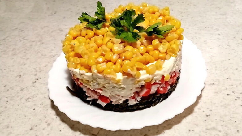 Праздничная кухня: готовим салат "Дикое озеро" за сутки до Нового года