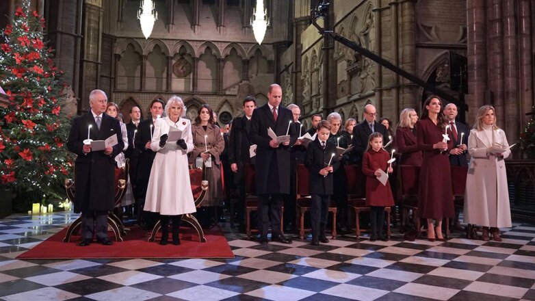 Члены королевской семьи почтили память Елизаветы II