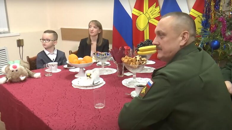 Минобороны РФ организовало для военных в зоне СВО телемост с родными к Новому году