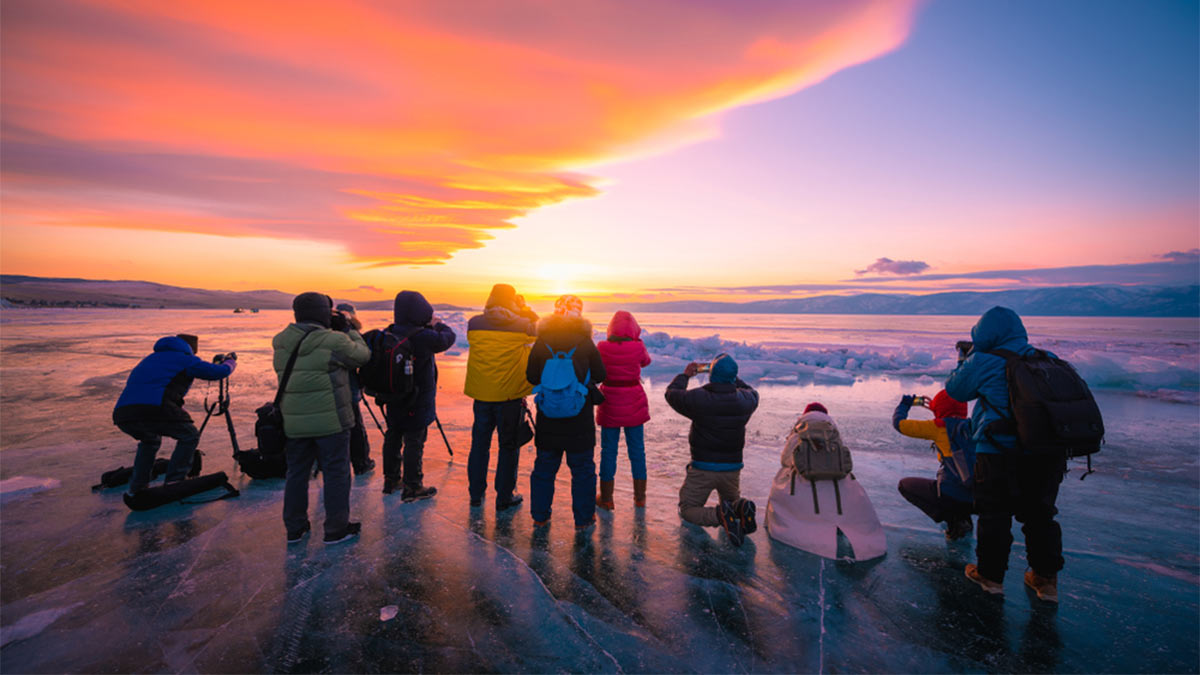 Туристы на озере Байкал