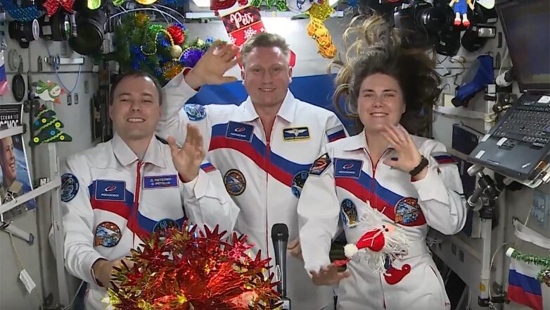Космонавты поздравили россиян с наступающим Новым годом