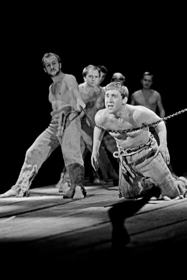 Владимир Высоцкий в спектакле "Пугачев"