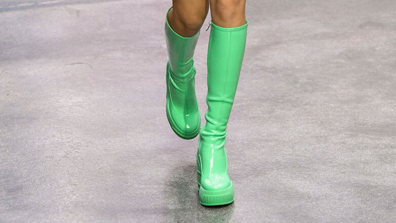 Шнурки и танкетка: какая обувь будет в моде весной 2022 года