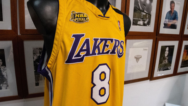 СМИ: майку легенды НБА Коби Брайанта планируют продать за $7 миллионов