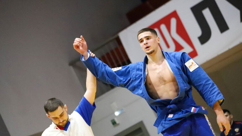 Самбисты УГМК завоевали золото и серебро на первенстве России