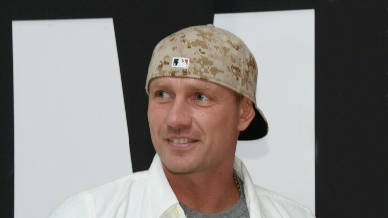 Домнина рассказала, что врачи все еще борются за левую руку Костомарова