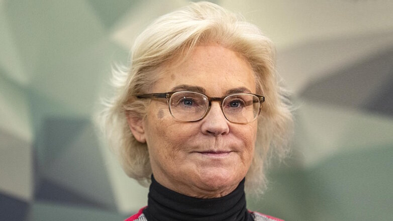 Власти ФРГ опровергли слухи об отставке главы Минобороны