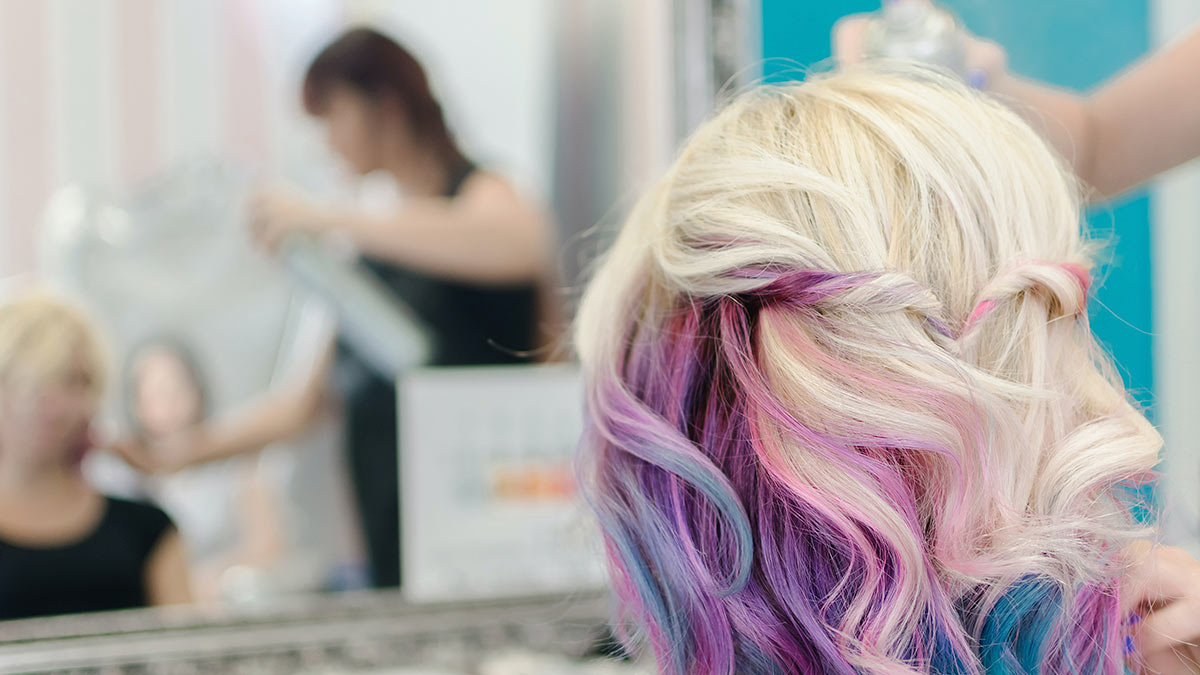 Яркое скрытое окрашивание