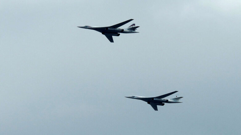 Два Ту-160 ВКС РФ совершили плановый полет над Северным Ледовитым океаном