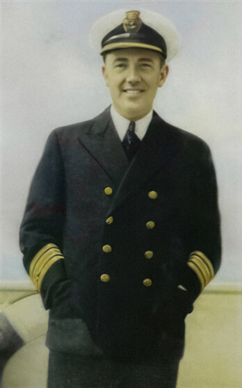 Ковалер Креста Виктории командир корабля "Ли Ву" Томас Уилкинсон.