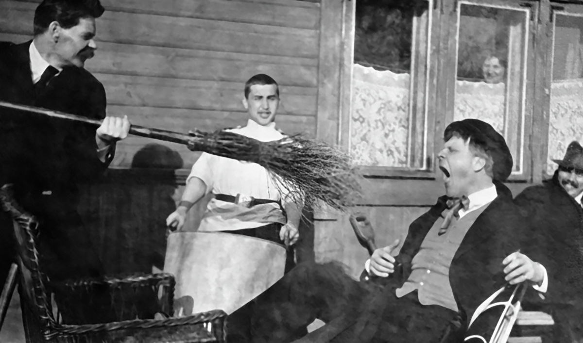 Писатель Максим Горький и Федор Шаляпин – шуточная фотография