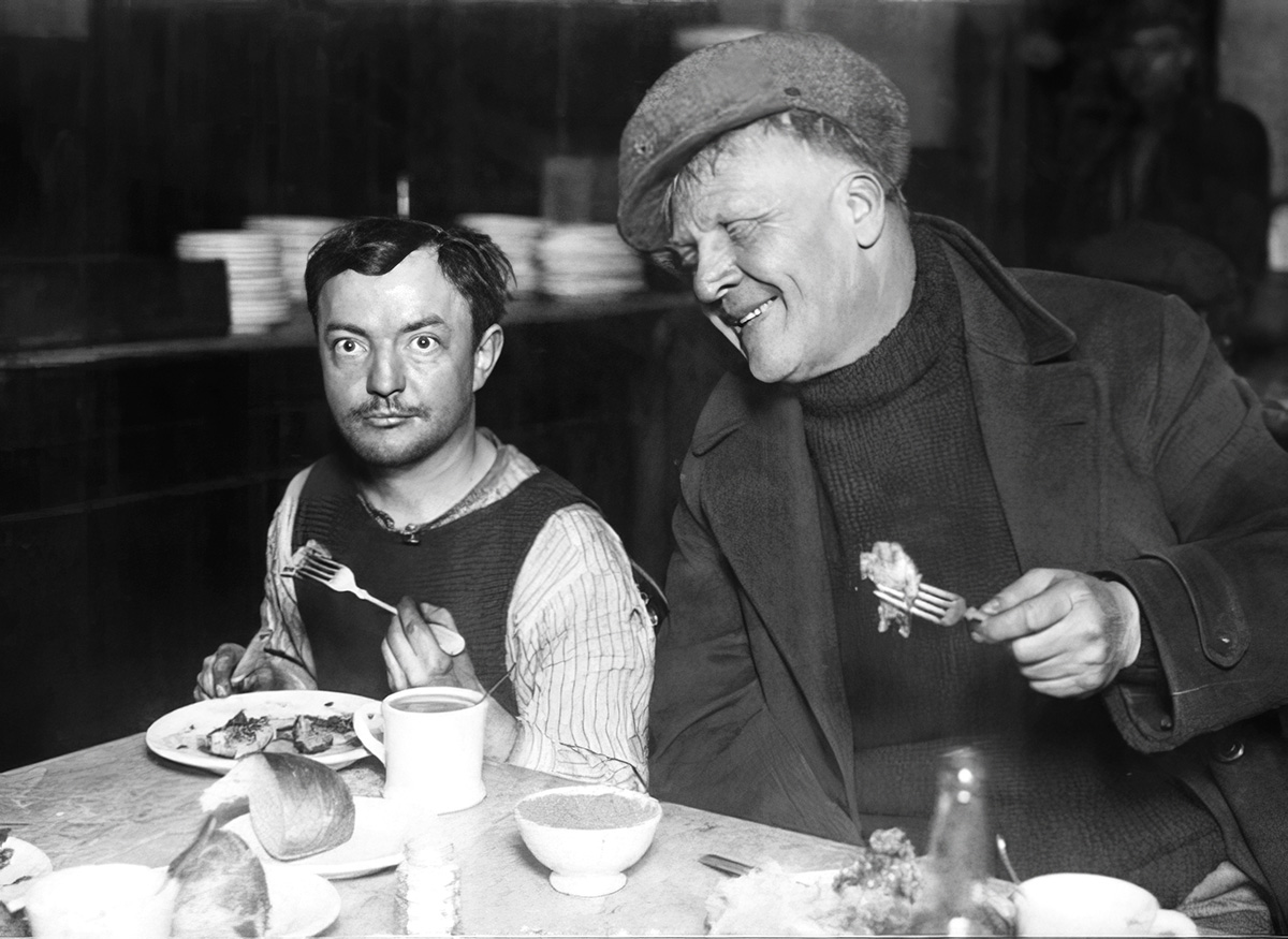 Федор Шаляпин в столовой для бедных, США, Нью Йорк