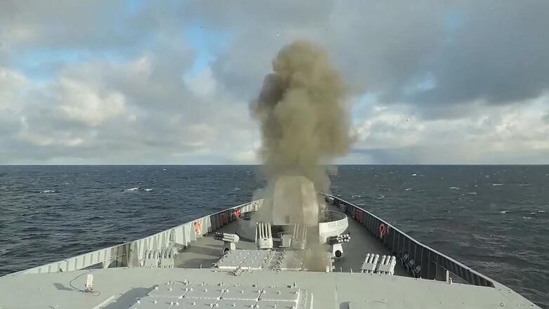 Фрегат "Адмирал Горшков" выполнил артиллерийские стрельбы в Атлантическом океане