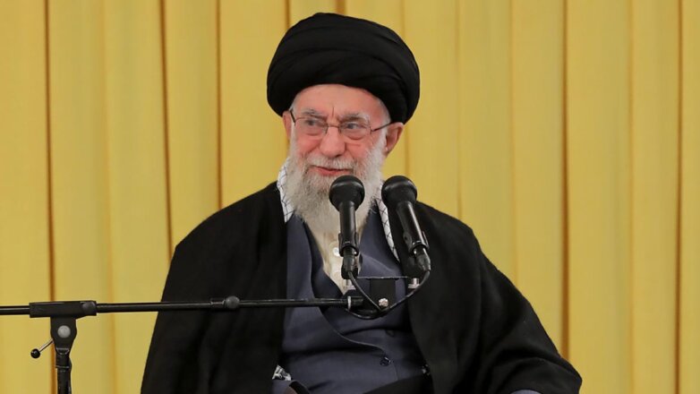 На фоне продолжающихся протестов аятолла Али Хаменеи указал виновных в экономических проблемах Ирана