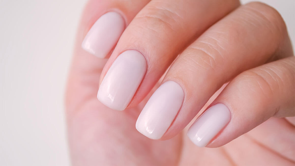 Молочный розовый цвет ногтей