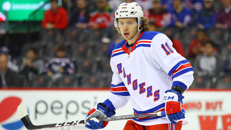 Передачи российского хоккеиста Панарина помогли "Рейнджерс" победить в матче НХЛ