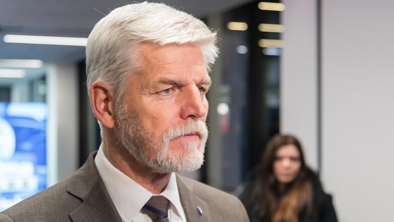 Президент Чехии допустил, что Украине придется уступить территории России