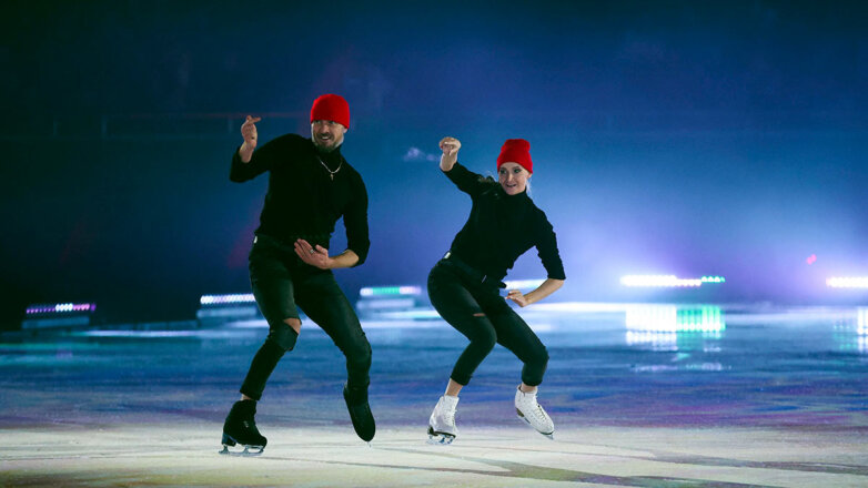 Жена Костомарова заявила, что гордится силой и мужеством находящегося в больнице фигуриста