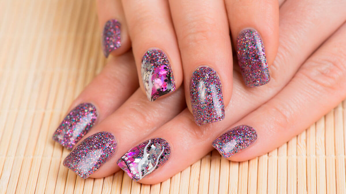 Слишком блестящий маникюр