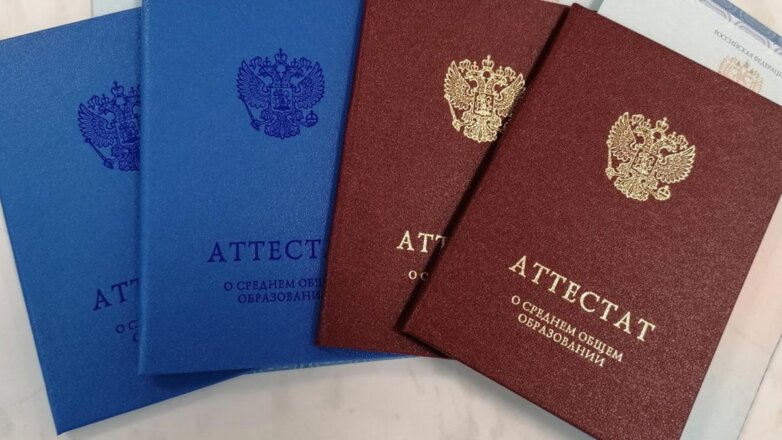 Выпускники школ новых регионов РФ получат аттестат по промежуточным оценкам
