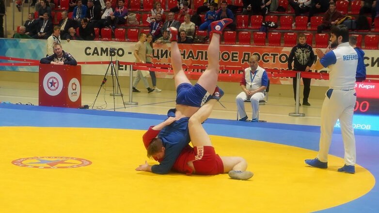 Первенство России по самбо проходит в Верхней Пышме