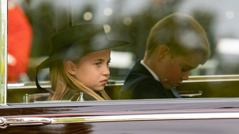 Принцессе Шарлотте эксперты предрекли обычную работу после взросления, а не титул