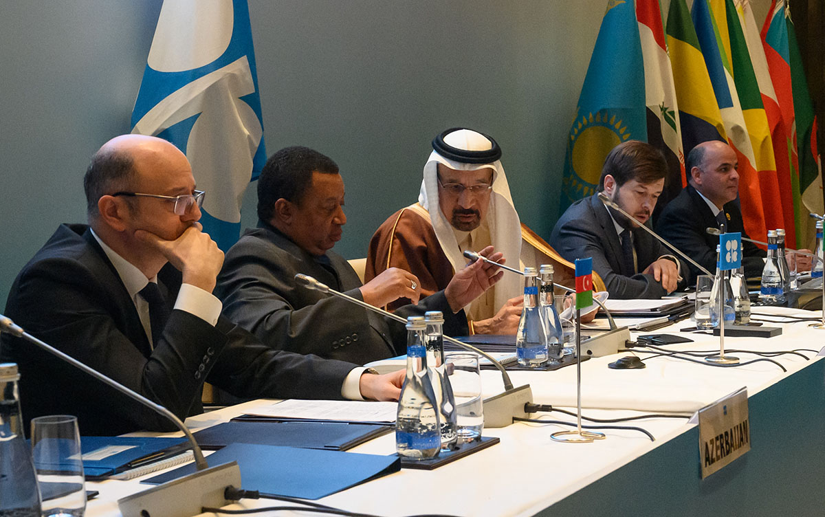 Павел Сорокин( второй справа) на на 13-м заседании Совместного министерского мониторингового комитета стран ОПЕК в Баку 18 марта 2019 года.
