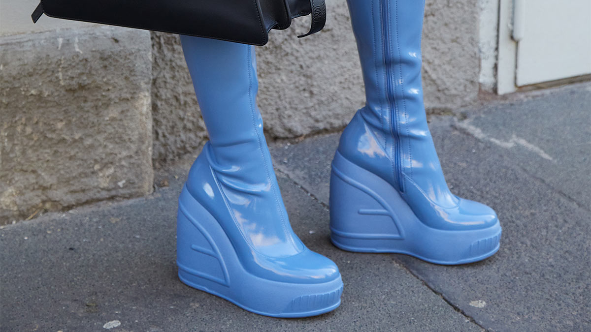 Обувь на танкетке