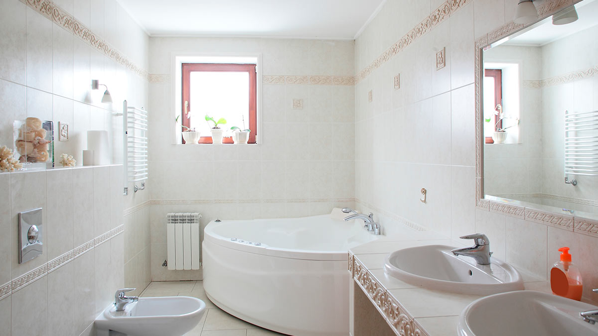 Удачные решения для маленькой ванной комнаты