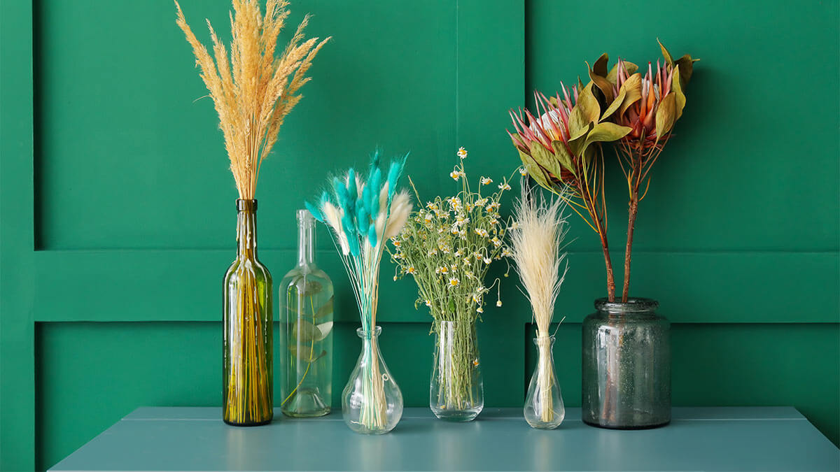 Различные вазы для цветов