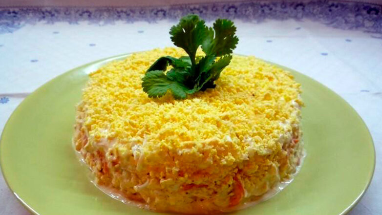 Салат "Марсель" с черносливом: сытное украшение стола к 8 Марта