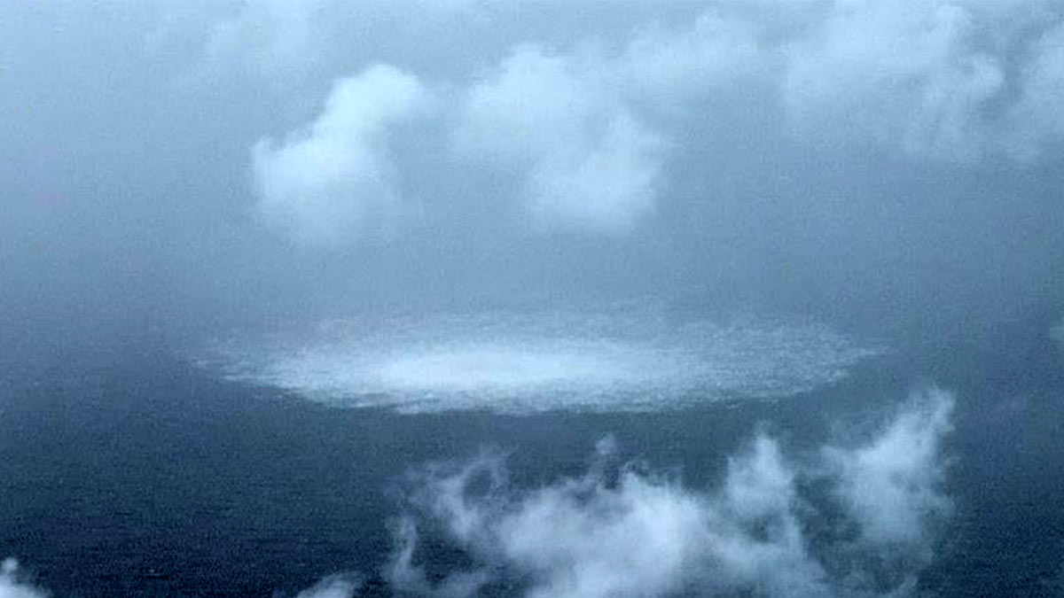 Утечка газа в подводной части газопровода "Северный поток-2"