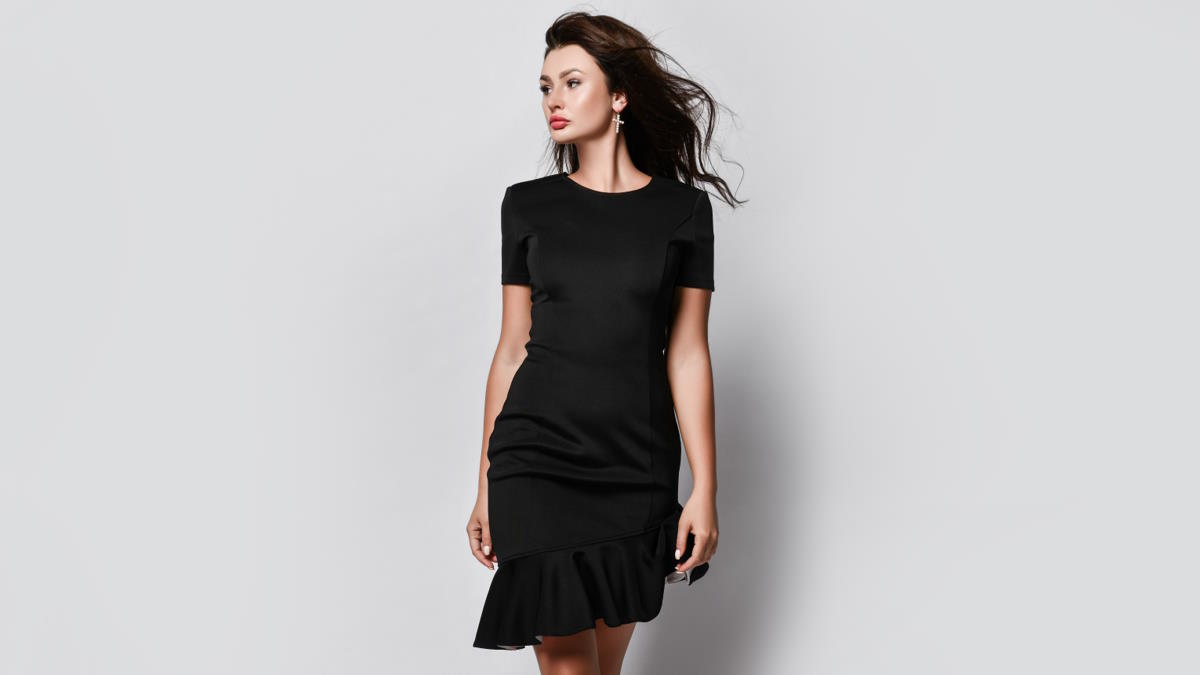 женщина в платье