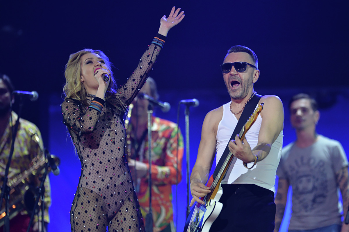 Лидер группы "Ленинград" Сергей Шнуров и солистка группы "Ленинград" Василиса Старшова