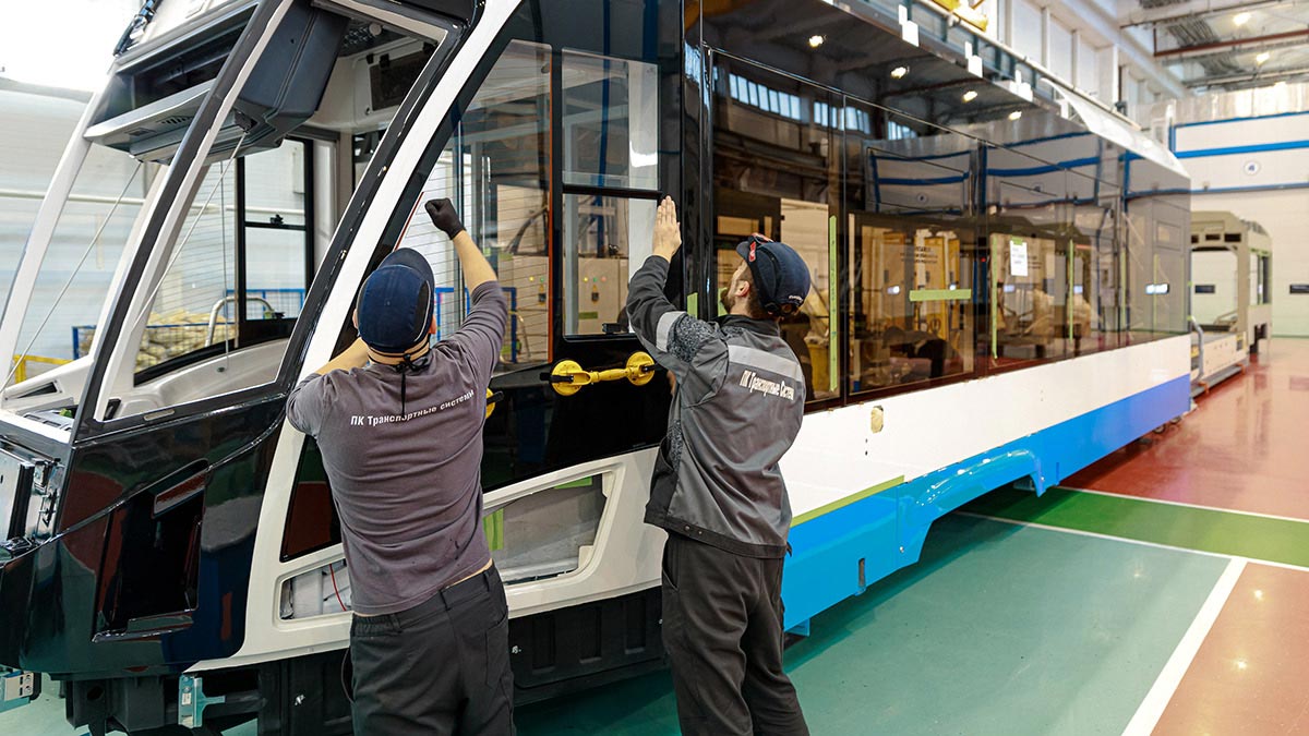 Сборка трехсекционного трамвая