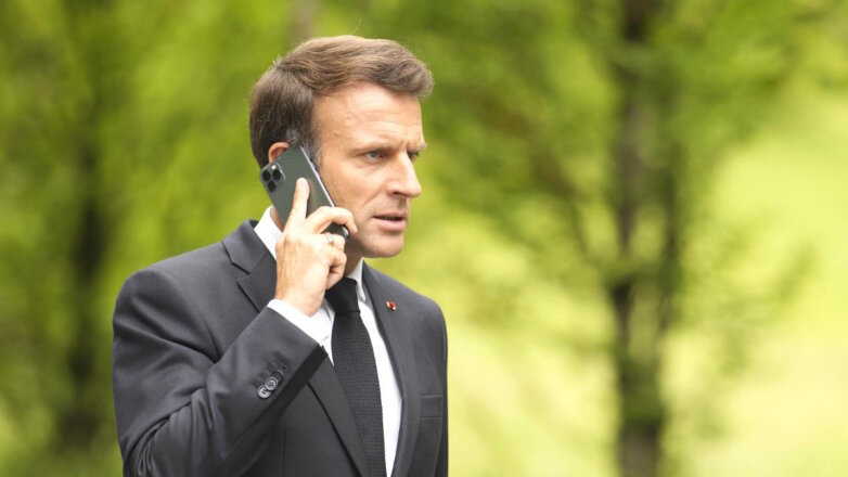 Макрон в разговоре с Зеленским подтвердил готовность Франции помогать Украине